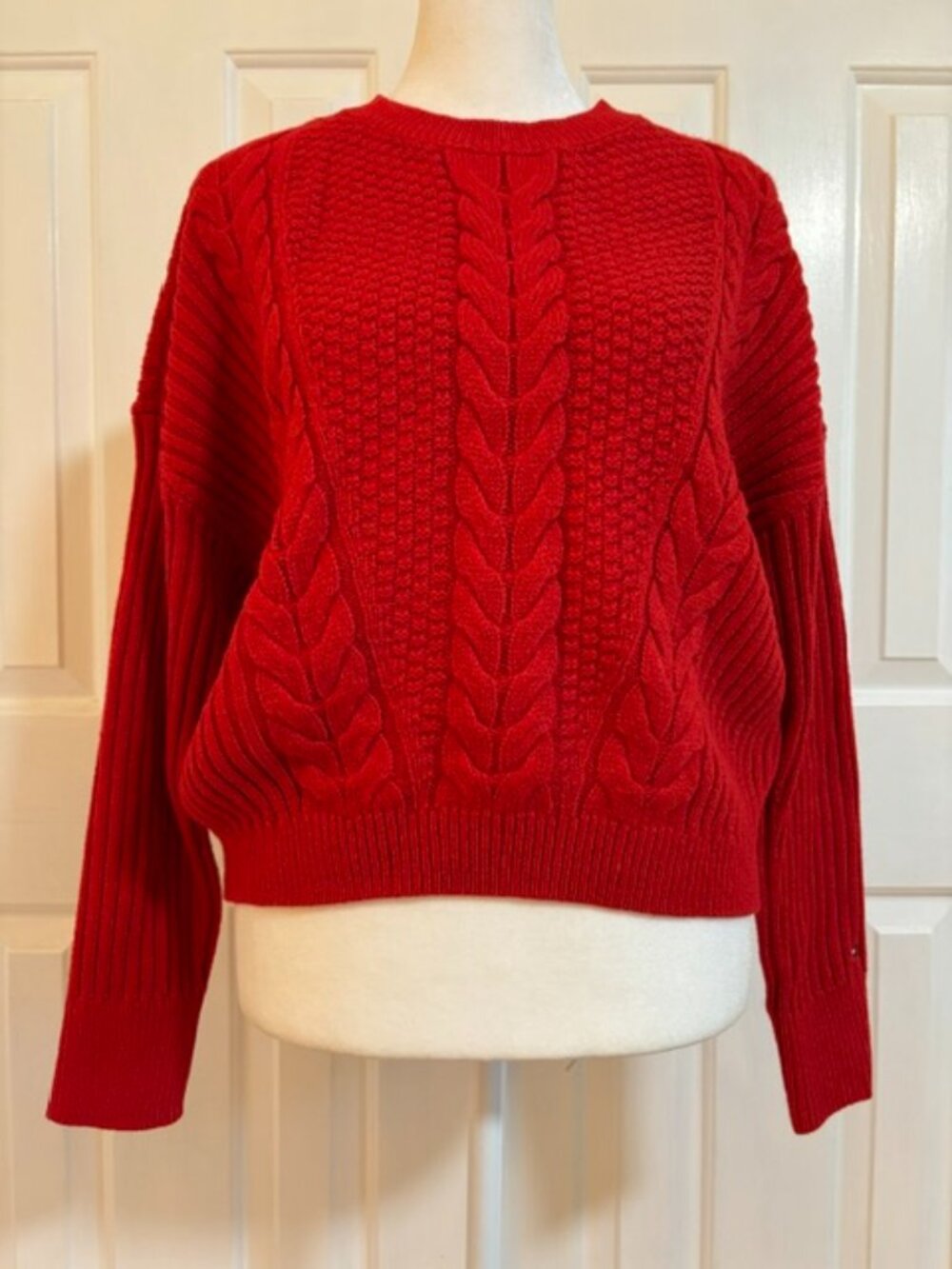 NWOT Tommy Hilfiger Vibrant Red Cable Knit Crew Neck Sweater Women's Size Small